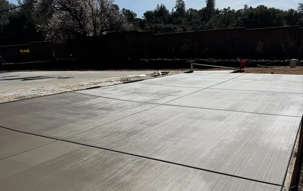 What is the ideal temperature to pour concrete