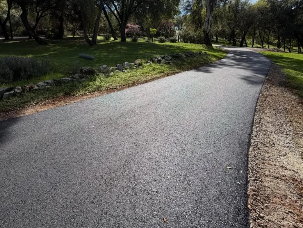 Complete guide to asphalt drivways installation, maintenance, repair, costs, pros and cons